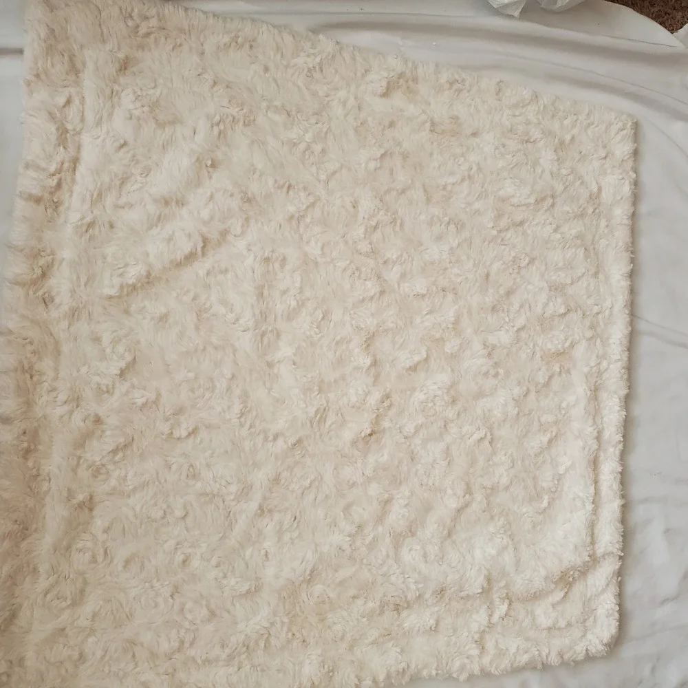 Kyle &‎ Deena Baby Blanket Swirl Plush Rosette White Sherpa